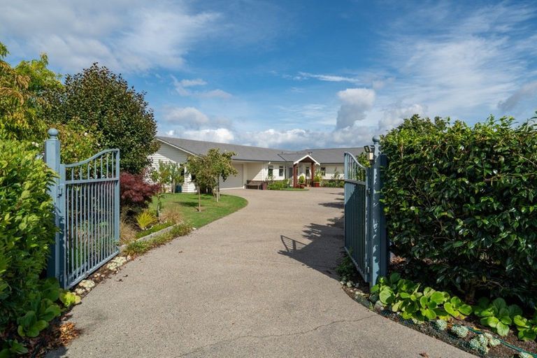 Photo of property in 5 Pukenamu Road, Rainbow Point, Taupo, 3330