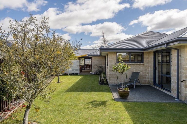 Photo of property in 15 Six Silvers Avenue, Halswell, Christchurch, 8025