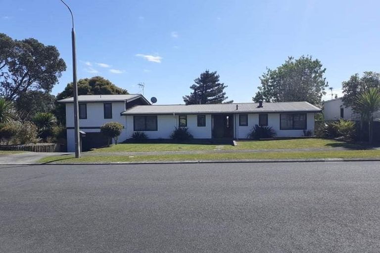 Photo of property in 8 Pararewa Drive, Whalers Gate, New Plymouth, 4310