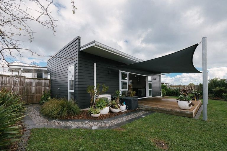 Photo of property in 10 Monaco Grove, Fitzherbert, Palmerston North, 4410
