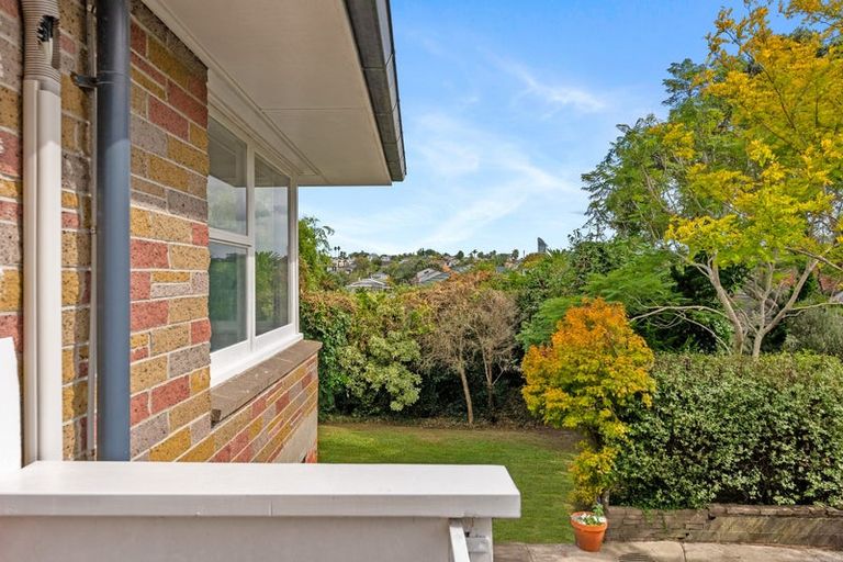 Photo of property in 2/9a Eversleigh Road, Belmont, Auckland, 0622