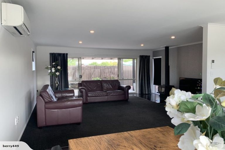 Photo of property in 2/8 Pentland Drive, Belfast, Christchurch, 8051