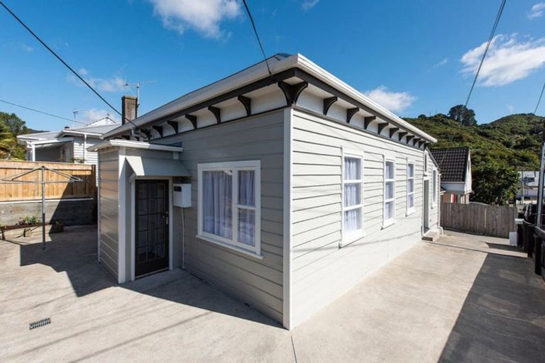 Photo of property in 296 Karori Road, Karori, Wellington, 6012