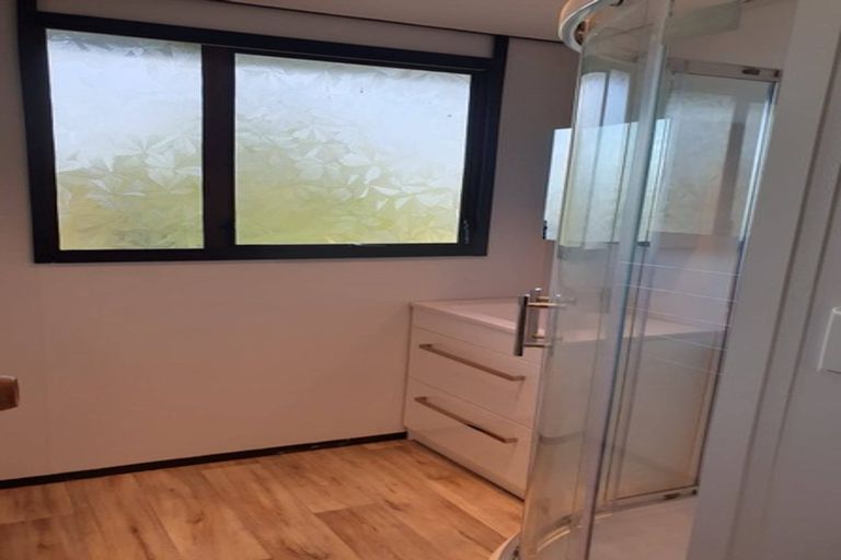 Photo of property in 22 Crosby Road, West Harbour, Auckland, 0618