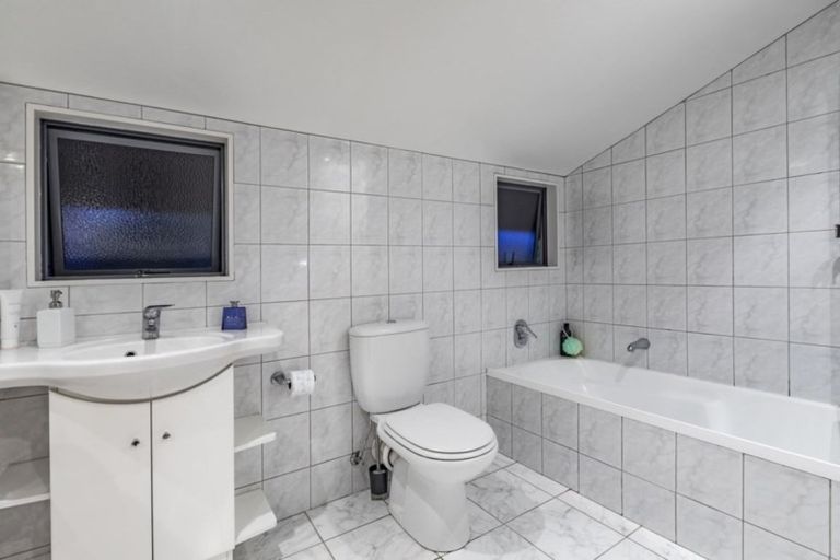 Photo of property in 13 Oakway Drive, Schnapper Rock, Auckland, 0632