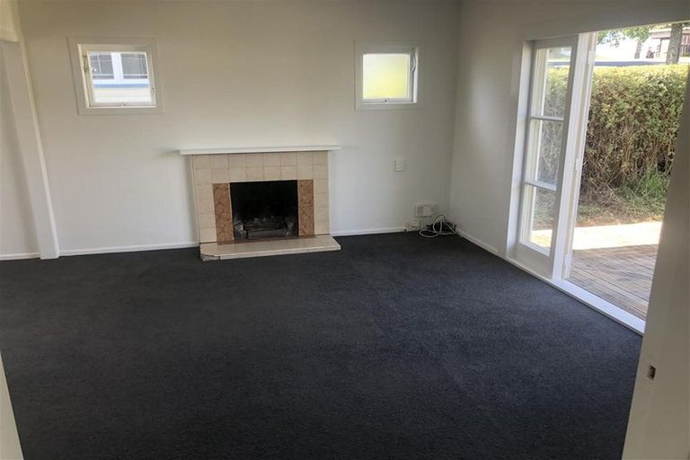 Photo of property in 2/52 College Road, Northcote, Auckland, 0627
