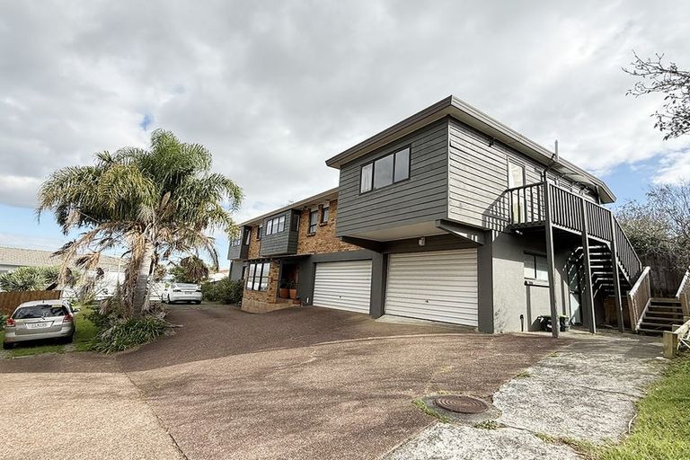 Photo of property in 9 Cambric Place, Botany Downs, Auckland, 2010