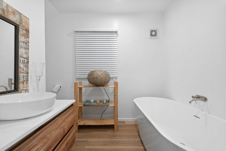 Photo of property in 78 Grays Road, Camborne, Porirua, 5026