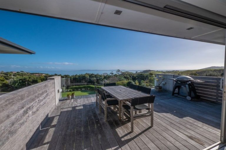 Photo of property in 16 Bay View Road, Moncks Bay, Christchurch, 8081