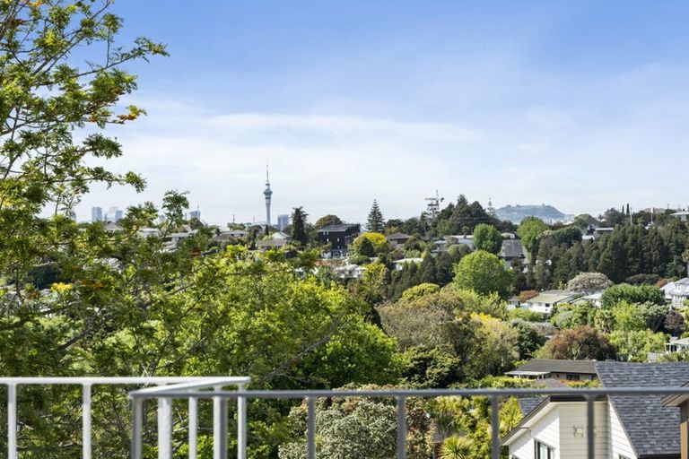 Photo of property in 1/113 Monarch Avenue, Hillcrest, Auckland, 0627