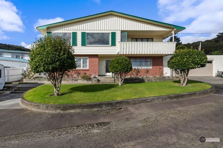 Photo of property in 33 James Grove, Stokes Valley, Lower Hutt, 5019