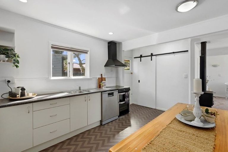 Photo of property in 30 Rangihiroa Street, Waikanae Beach, Waikanae, 5036