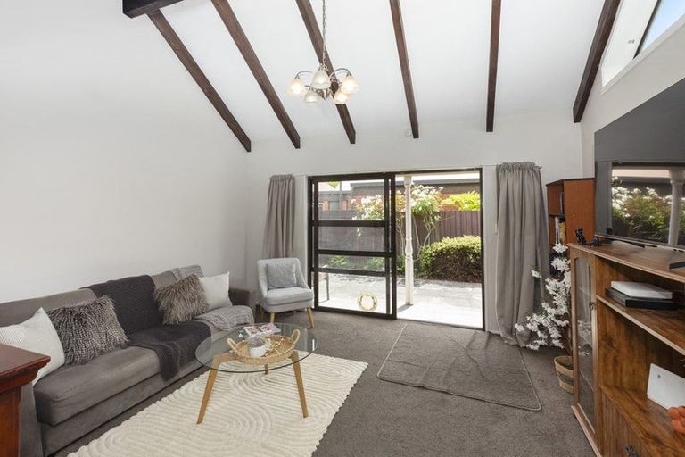 Photo of property in 1/10 Parr Place, Ilam, Christchurch, 8041