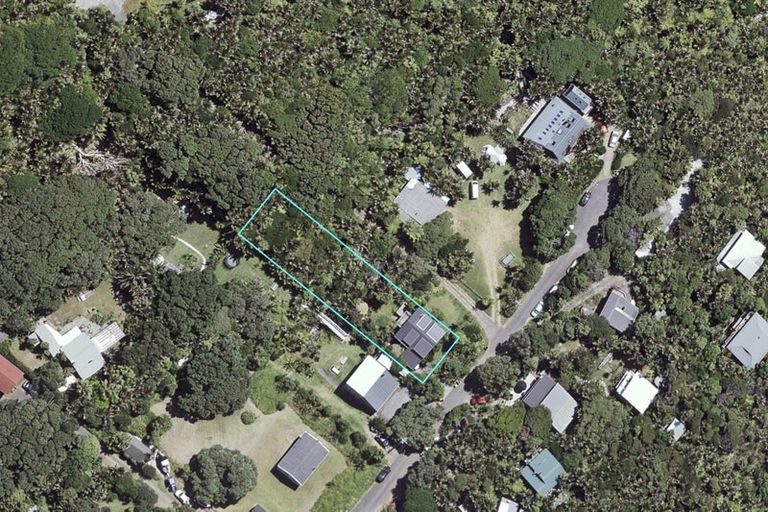Photo of property in 126 Garden Road, Piha, New Lynn, 0772