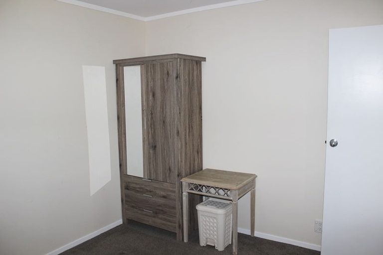 Photo of property in 1/179 Carlisle Road, Northcross, Auckland, 0632