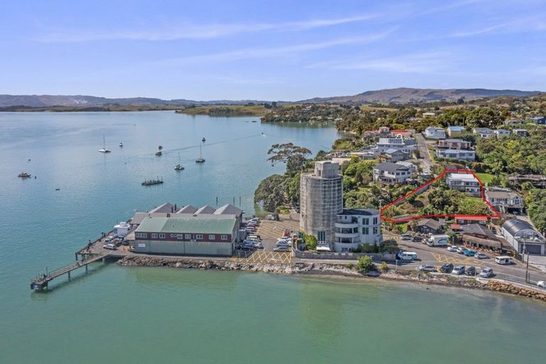 Photo of property in 77 Wallis Street, Raglan, 3225