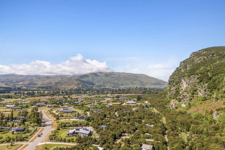 Photo of property in Manuka Grove, 13 Ewing Place, Albert Town, Wanaka, 9305