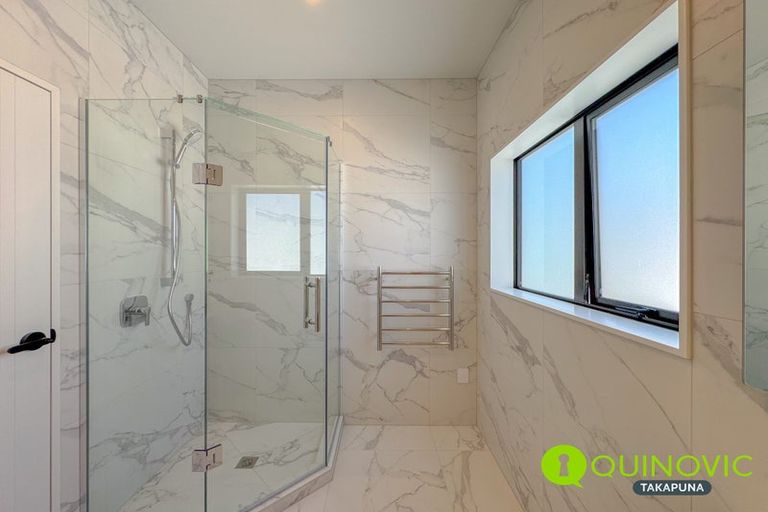 Photo of property in 7c Buisson Glade, West Harbour, Auckland, 0618