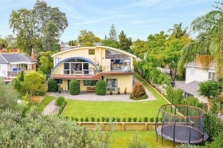 Photo of property in 48 Renata Crescent, Te Atatu Peninsula, Auckland, 0610