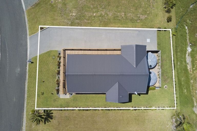 Photo of property in 17 Lori Lane, Coopers Beach, 0420