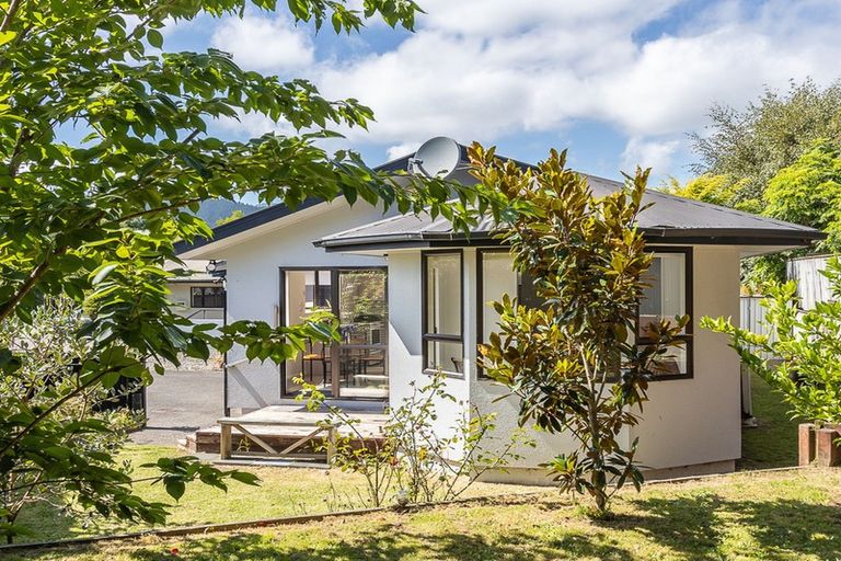 Photo of property in 15 Greenwood Place, Paraparaumu, 5032