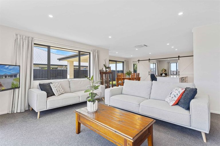 Photo of property in 8 Rosewood Drive, Amberley, 7410