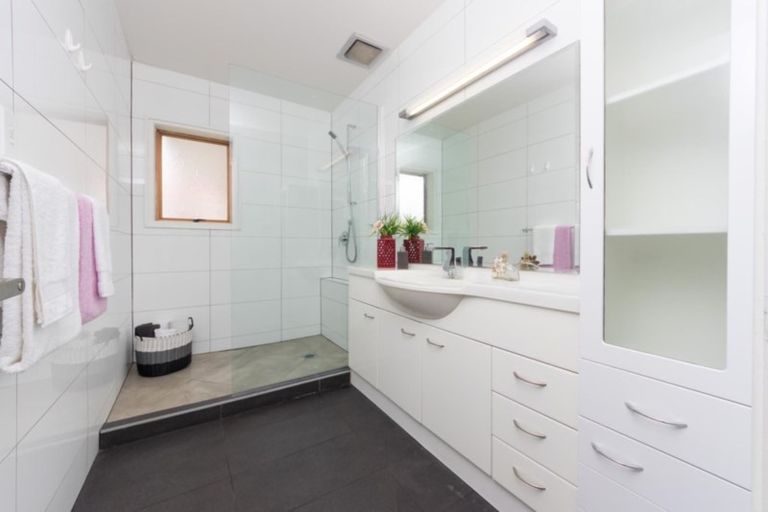 Photo of property in 34 Meadway, Sunnyhills, Auckland, 2010