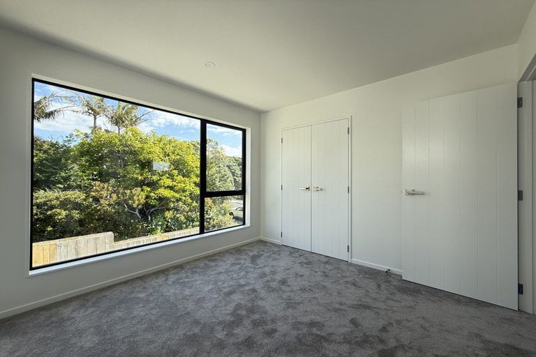 Photo of property in 33a Garadice Road, Rothesay Bay, Auckland, 0630