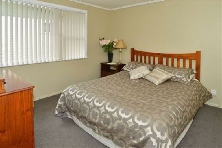 Photo of property in 6 William Souter Street, Forrest Hill, Auckland, 0620