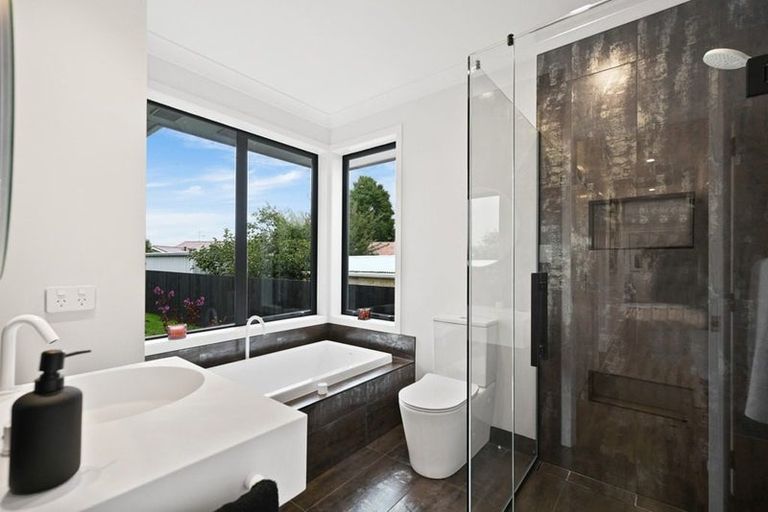 Photo of property in 143 Beerescourt Road, Beerescourt, Hamilton, 3200