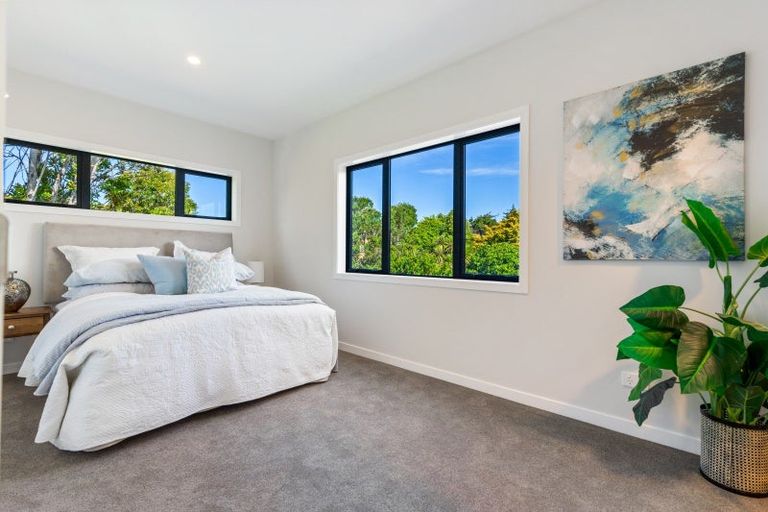 Photo of property in 15 Schnapper Rock Road, Greenhithe, Auckland, 0632