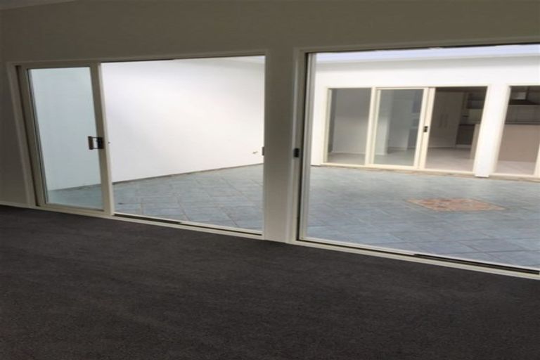 Photo of property in 154 Boord Crescent, Kumeu, 0891