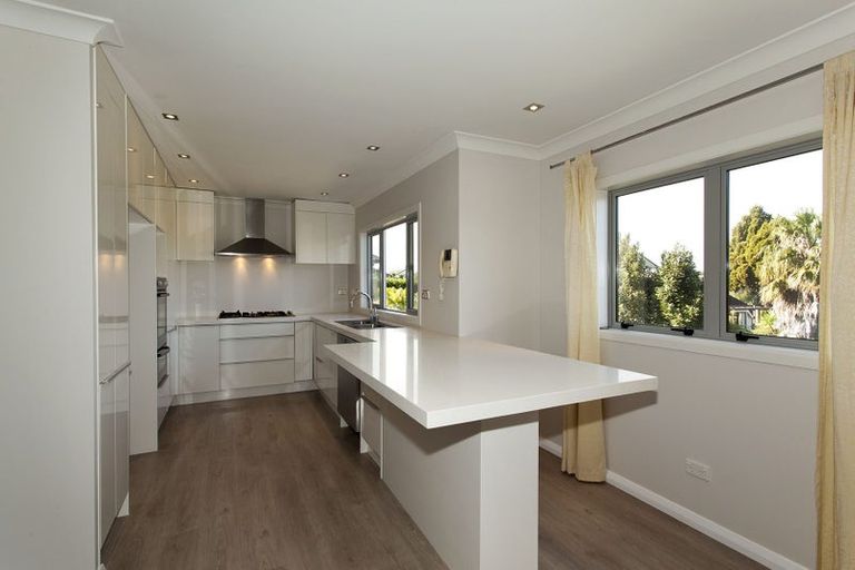 Photo of property in 2/1 Keys Street, Belmont, Auckland, 0622