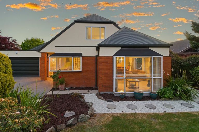 Photo of property in 17 Greystoke Lane, Avonhead, Christchurch, 8042