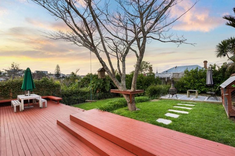 Photo of property in 11 Mostyn Street, Kingsland, Auckland, 1021