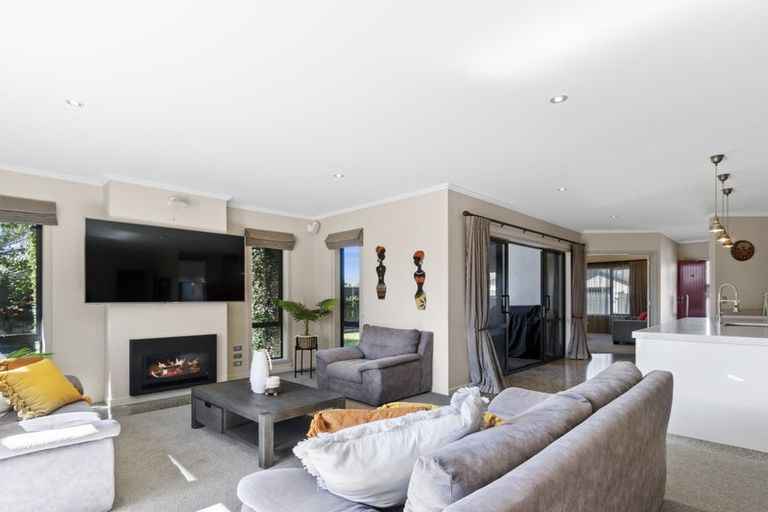 Photo of property in 11 Johnnybro Place, Rototuna North, Hamilton, 3210