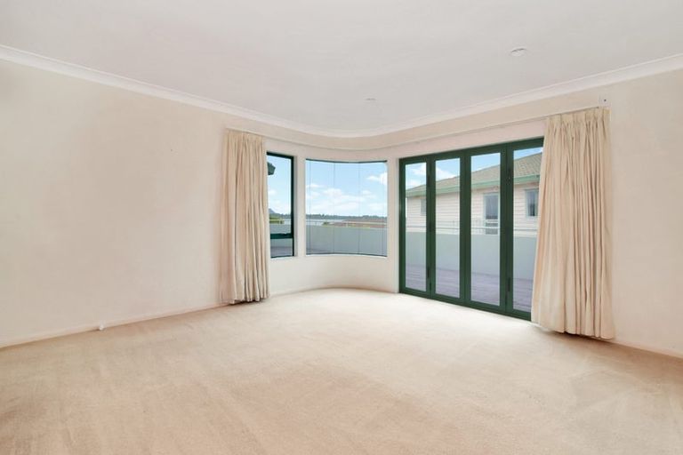 Photo of property in 22 Downing Place, Welcome Bay, Tauranga, 3112