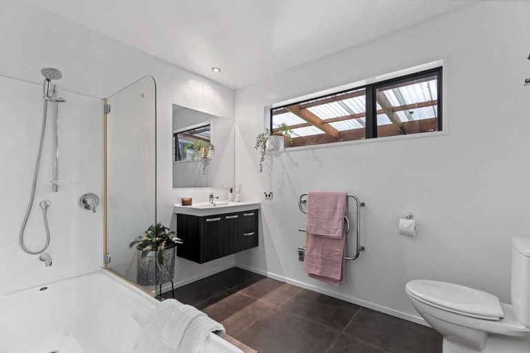 Photo of property in 499 Shelly Beach Road, South Head, Helensville, 0874