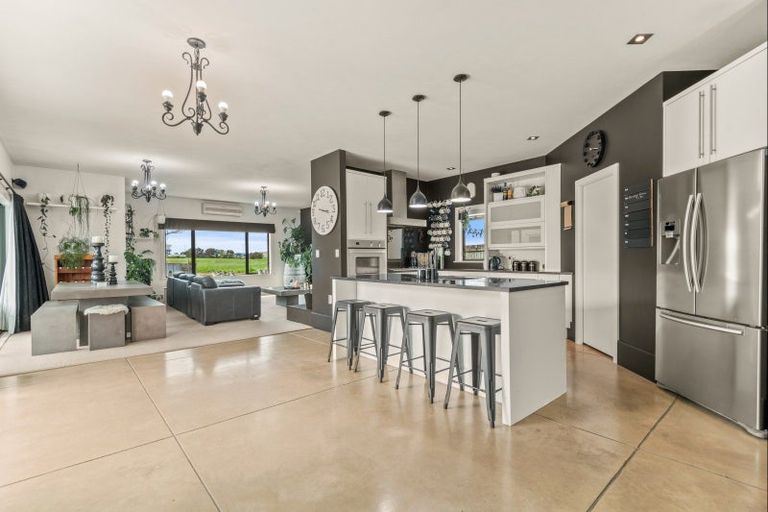 Photo of property in 6 Banksia Grove, Milson, Palmerston North, 4414