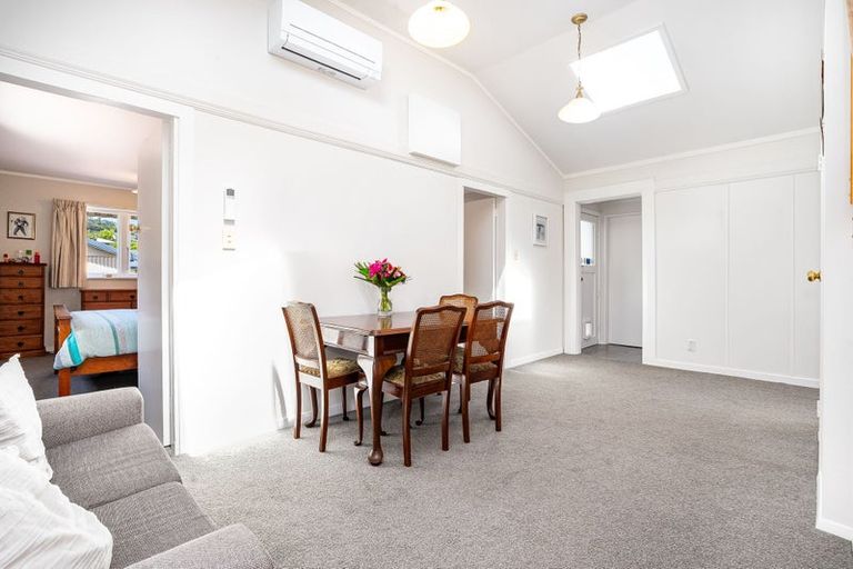 Photo of property in 76 Bayview Road, Paremata, Porirua, 5024