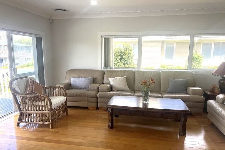 Photo of property in 19 James Evans Drive, Northcote, Auckland, 0627