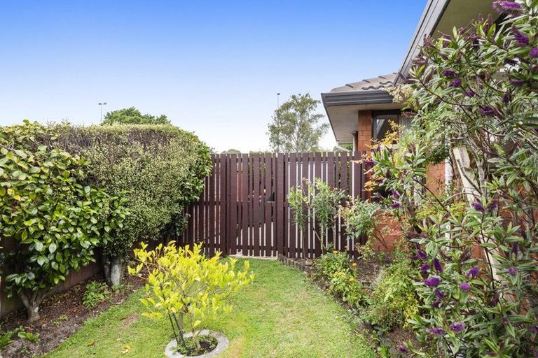 Photo of property in 1/40 Shannon Place, Belfast, Christchurch, 8051