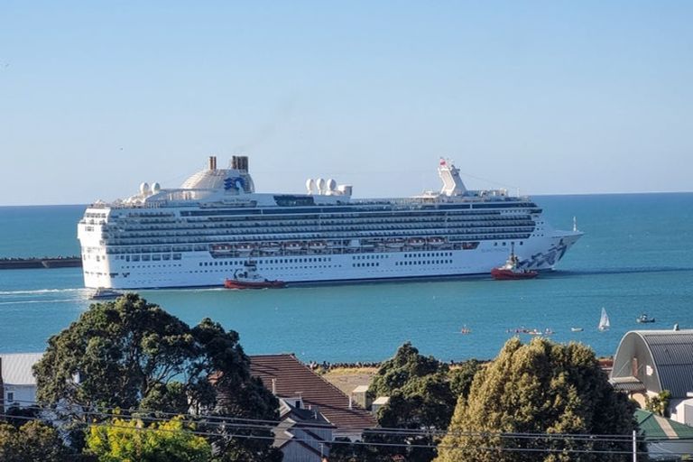 Photo of property in 9 South Road, Moturoa, New Plymouth, 4310