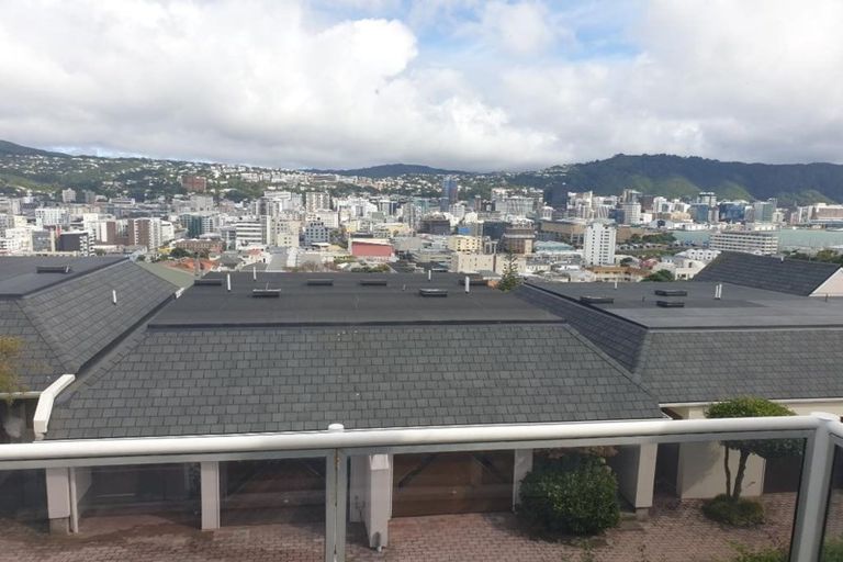 Photo of property in 10 Lawson Place, Mount Victoria, Wellington, 6011