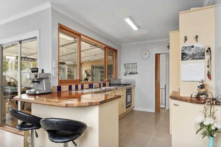 Photo of property in 38 Normanton Street, Glenfield, Auckland, 0629