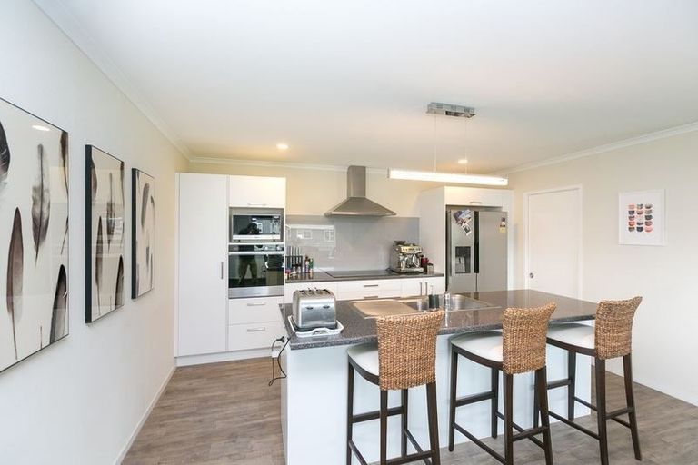 Photo of property in 126 Pohutukawa Place, Waiwhakaiho, New Plymouth, 4312