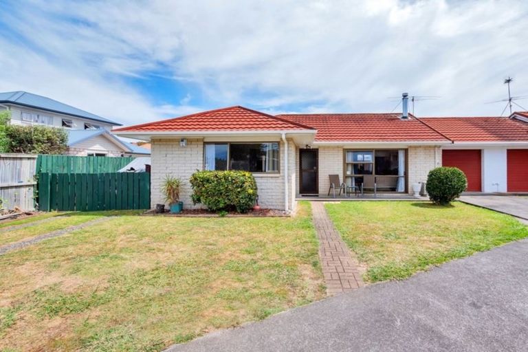 Photo of property in 2/27a Scott Road, Papakura, 2110