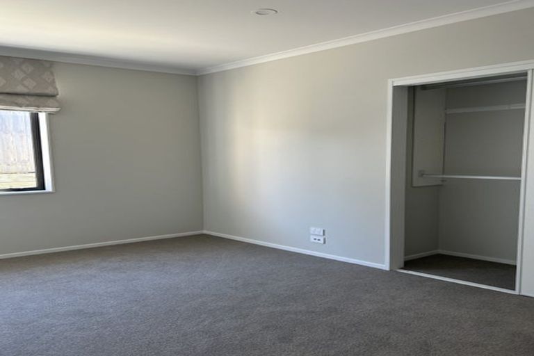 Photo of property in 18 Symes Drive, Red Beach, 0932