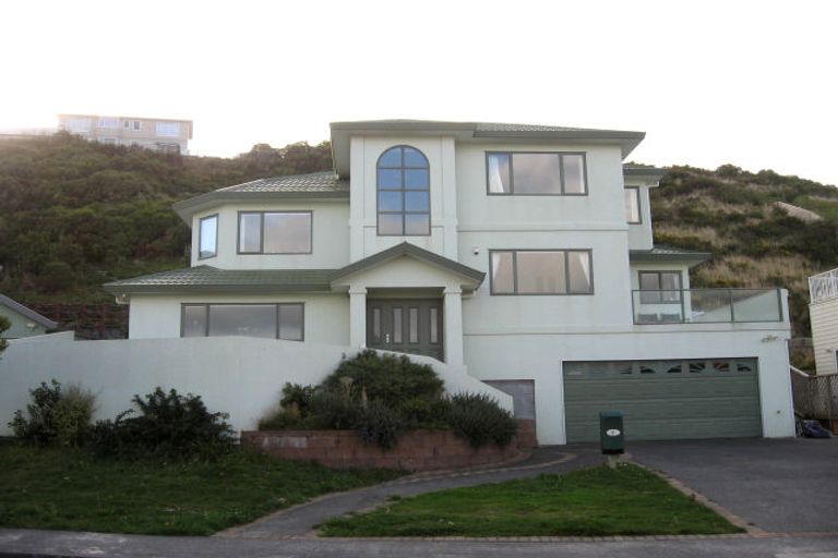 Photo of property in 51 Dress Circle, Newlands, Wellington, 6037