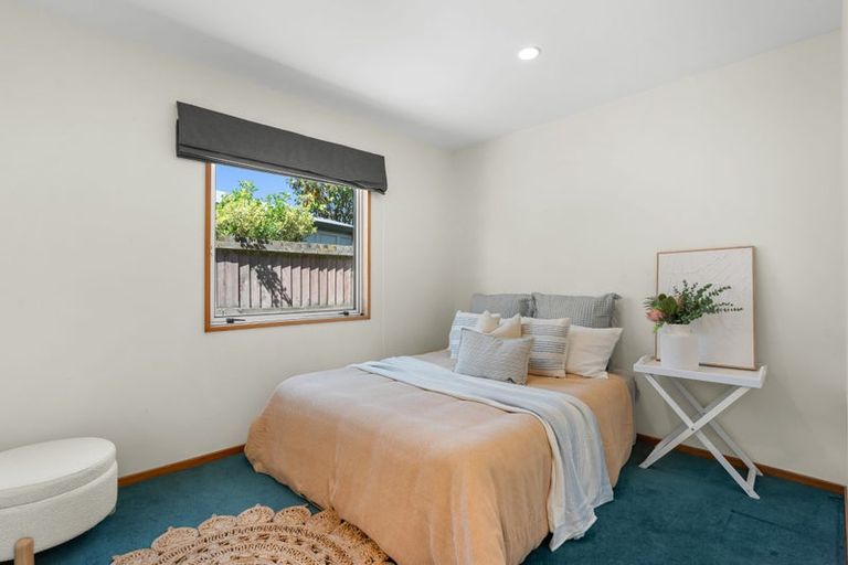 Photo of property in 11 Brockhall Lane, Avonhead, Christchurch, 8042